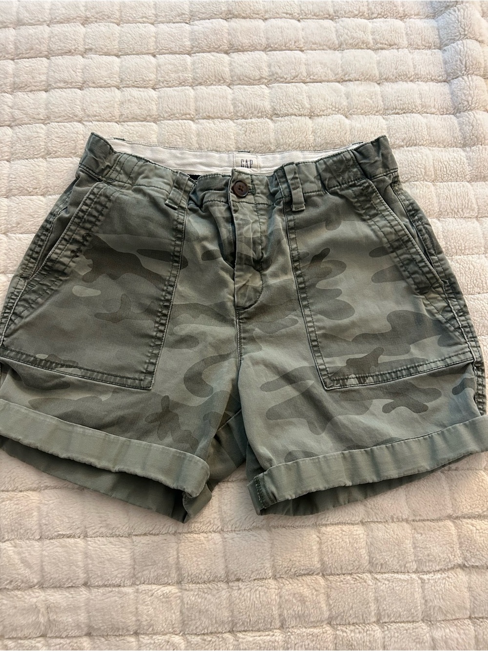 GAP Women's Olive Camo Rolled-Hem Shorts
